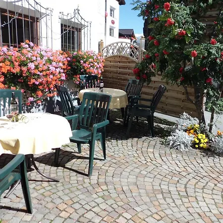 Garni Am Johannesbrunnen Lägenhetshotell Fiss