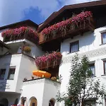 Aparthotel Garni Am Johannesbrunnen 4*