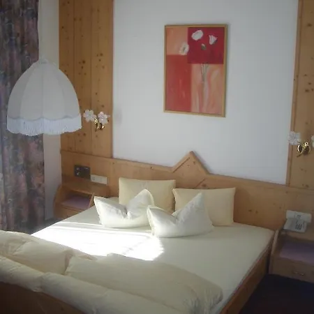 Apart Otel Garni Am Johannesbrunnen Fiss